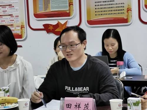 http://www.marx.whu.edu.cn/__local/8/FD/43/DBCF5A3C54FBF32EA3F5EE9082C_62F389F6_410B8.jpg