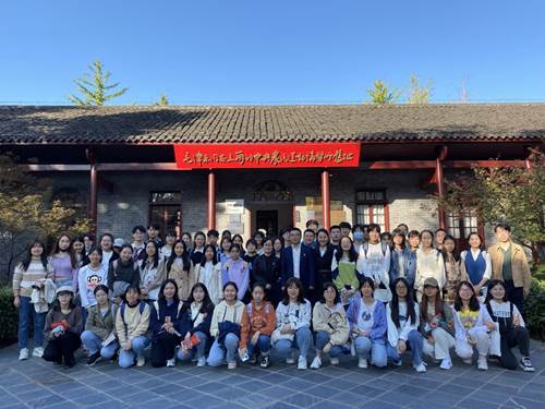 http://www.marx.whu.edu.cn/__local/F/DB/9A/09B3454549CB291A2F30D19BF81_9A0A4905_9CA9E.jpg